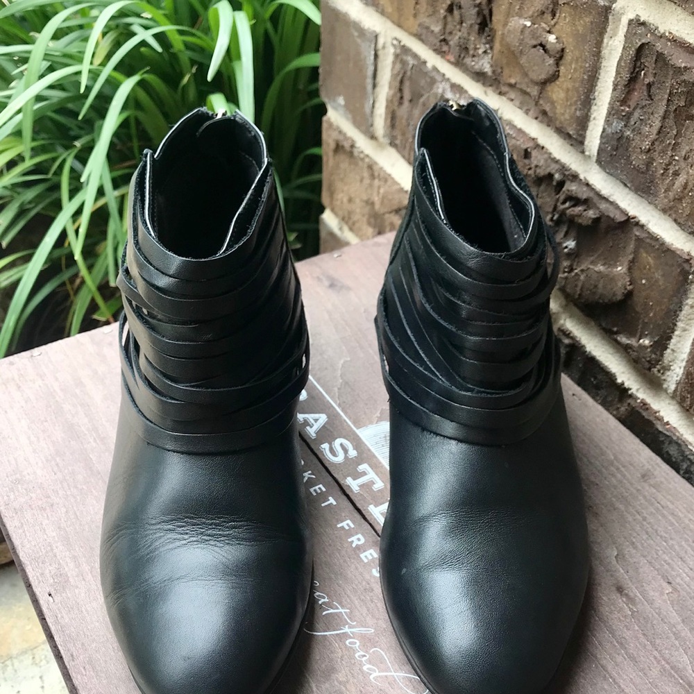 Clarks Collection Booties - Picture 2 of 5